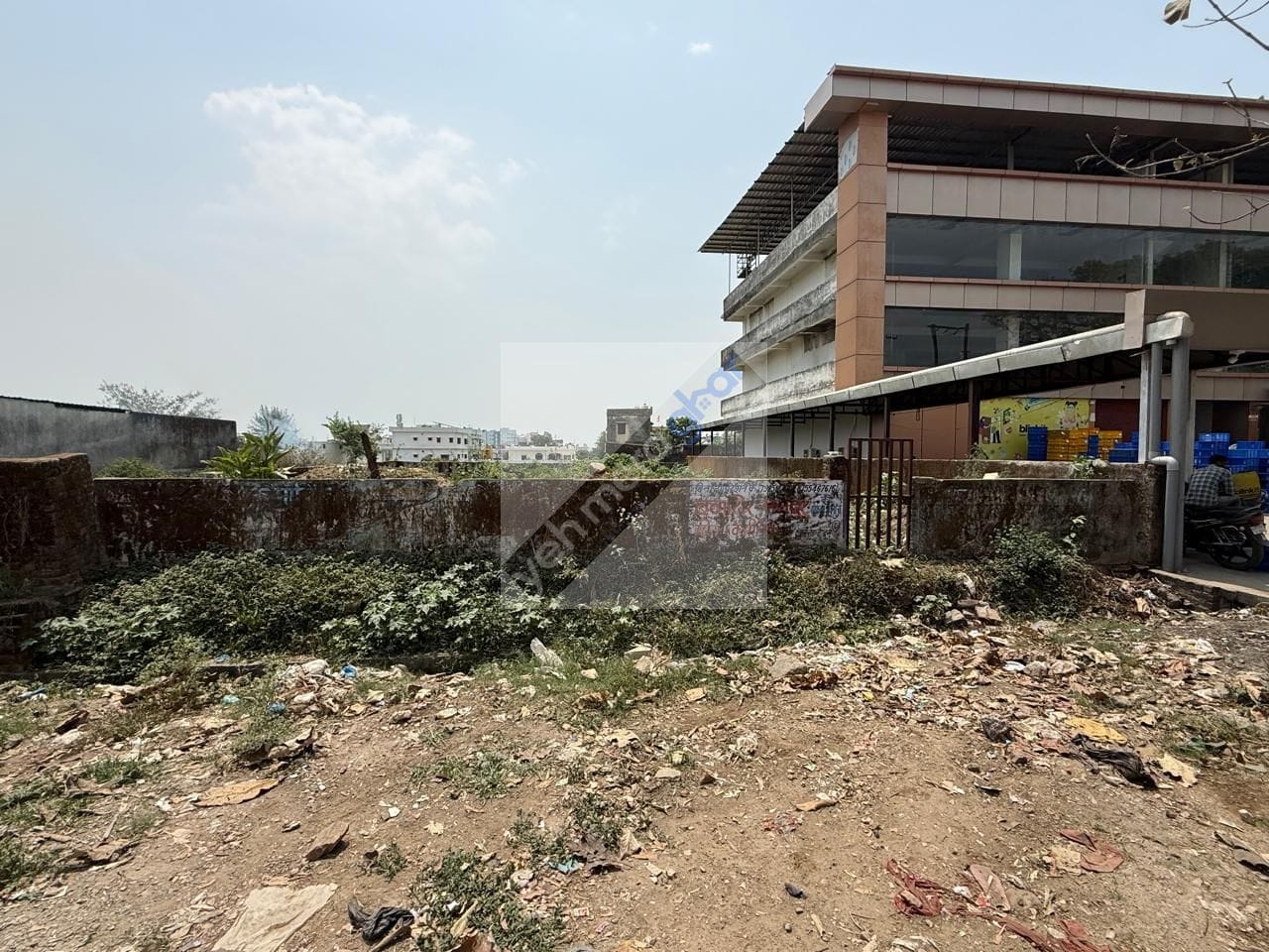 Approx 500 Gajj Land for Sale in Harrawala Station Road